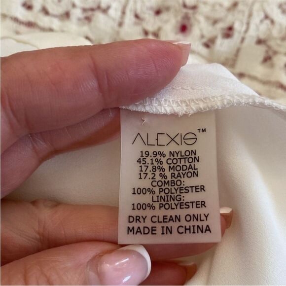 Alexis White Midi Pencil lace Skirt with Slit , XS - Picture 7 of 7